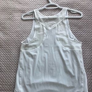 Light flowy lululemon tank